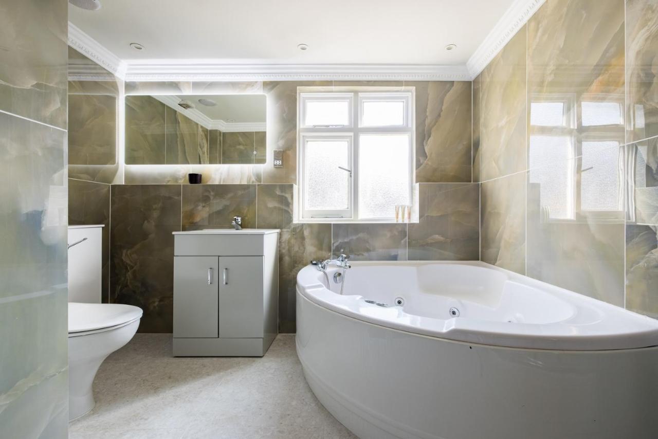 ロンドンThe Sussex Garden Retreat - Elegant 2Bdr Flatアパートメント エクステリア 写真