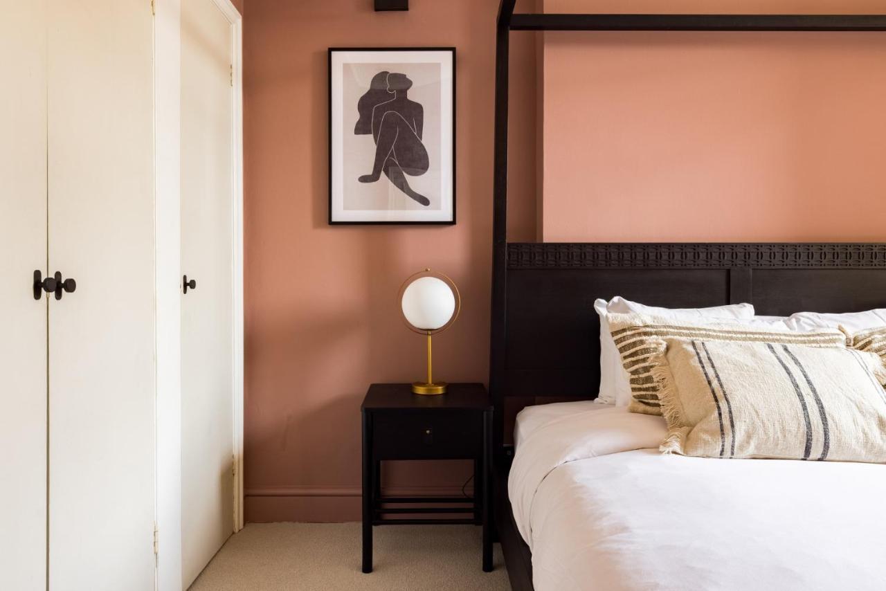 ロンドンThe Sussex Garden Retreat - Elegant 2Bdr Flatアパートメント エクステリア 写真