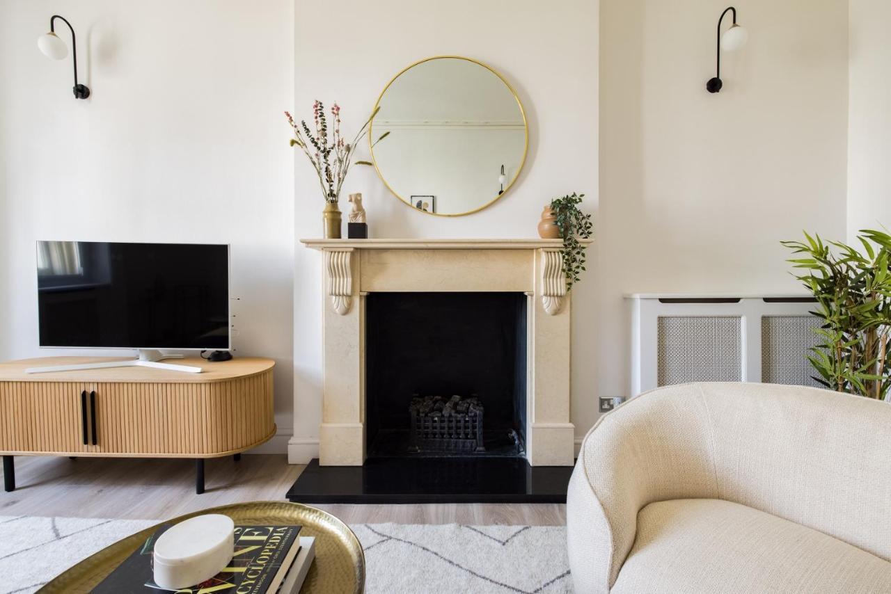 ロンドンThe Sussex Garden Retreat - Elegant 2Bdr Flatアパートメント エクステリア 写真