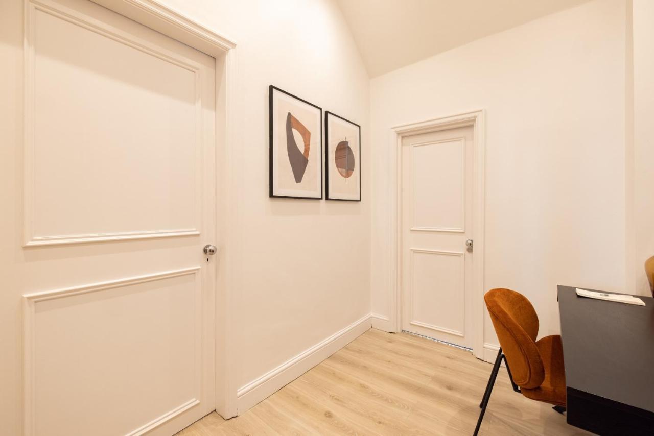 ロンドンThe Sussex Garden Retreat - Elegant 2Bdr Flatアパートメント エクステリア 写真