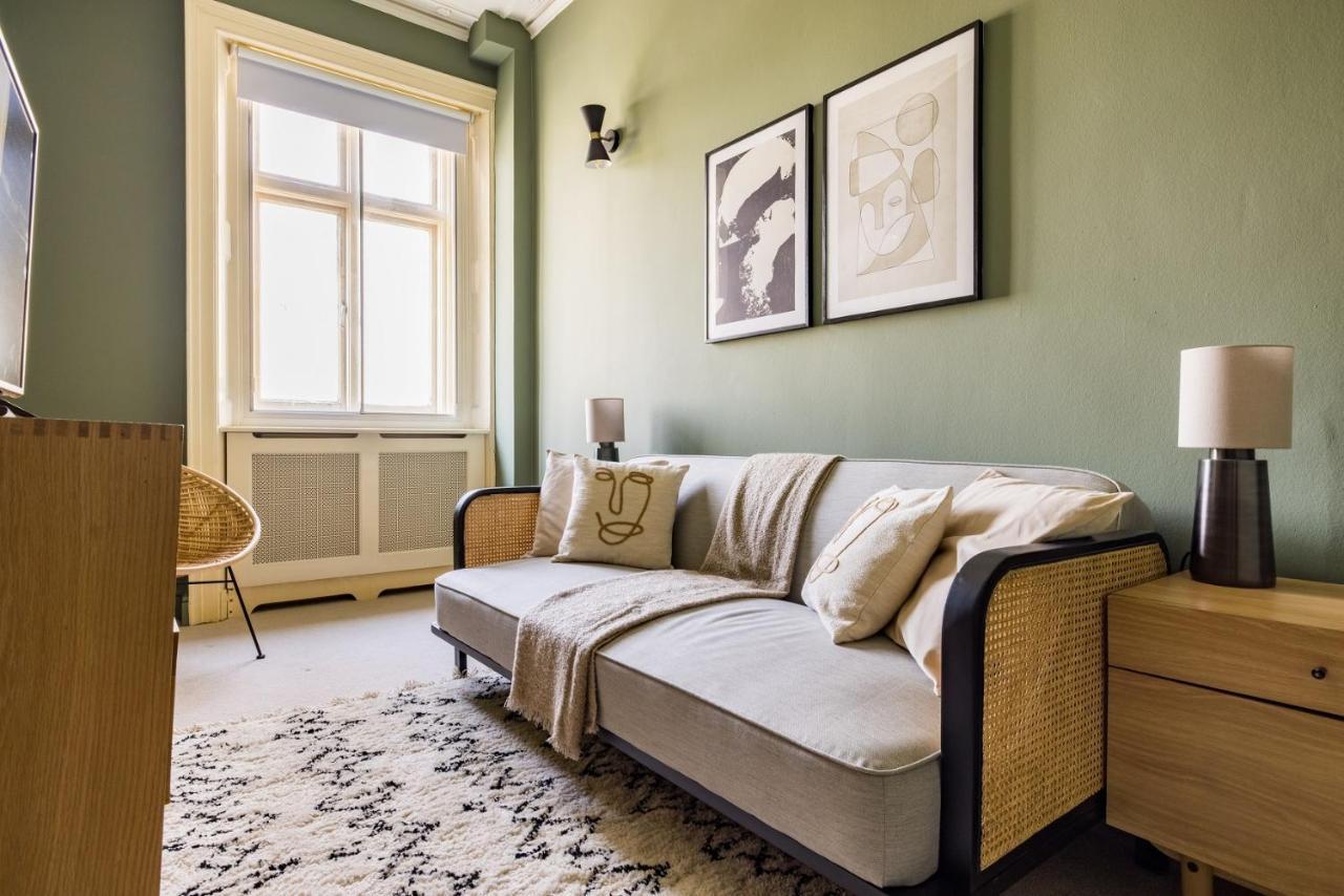 ロンドンThe Sussex Garden Retreat - Elegant 2Bdr Flatアパートメント エクステリア 写真