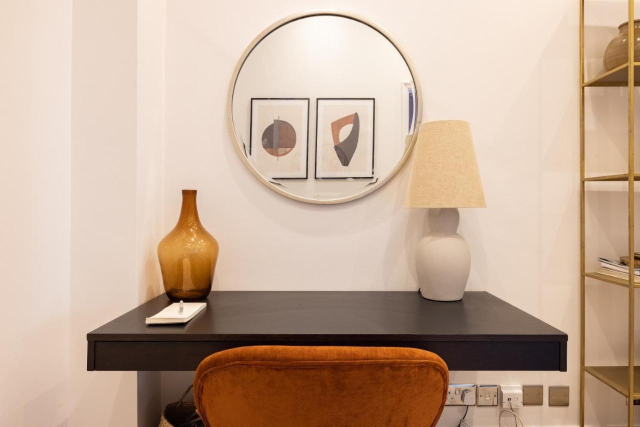 ロンドンThe Sussex Garden Retreat - Elegant 2Bdr Flatアパートメント エクステリア 写真