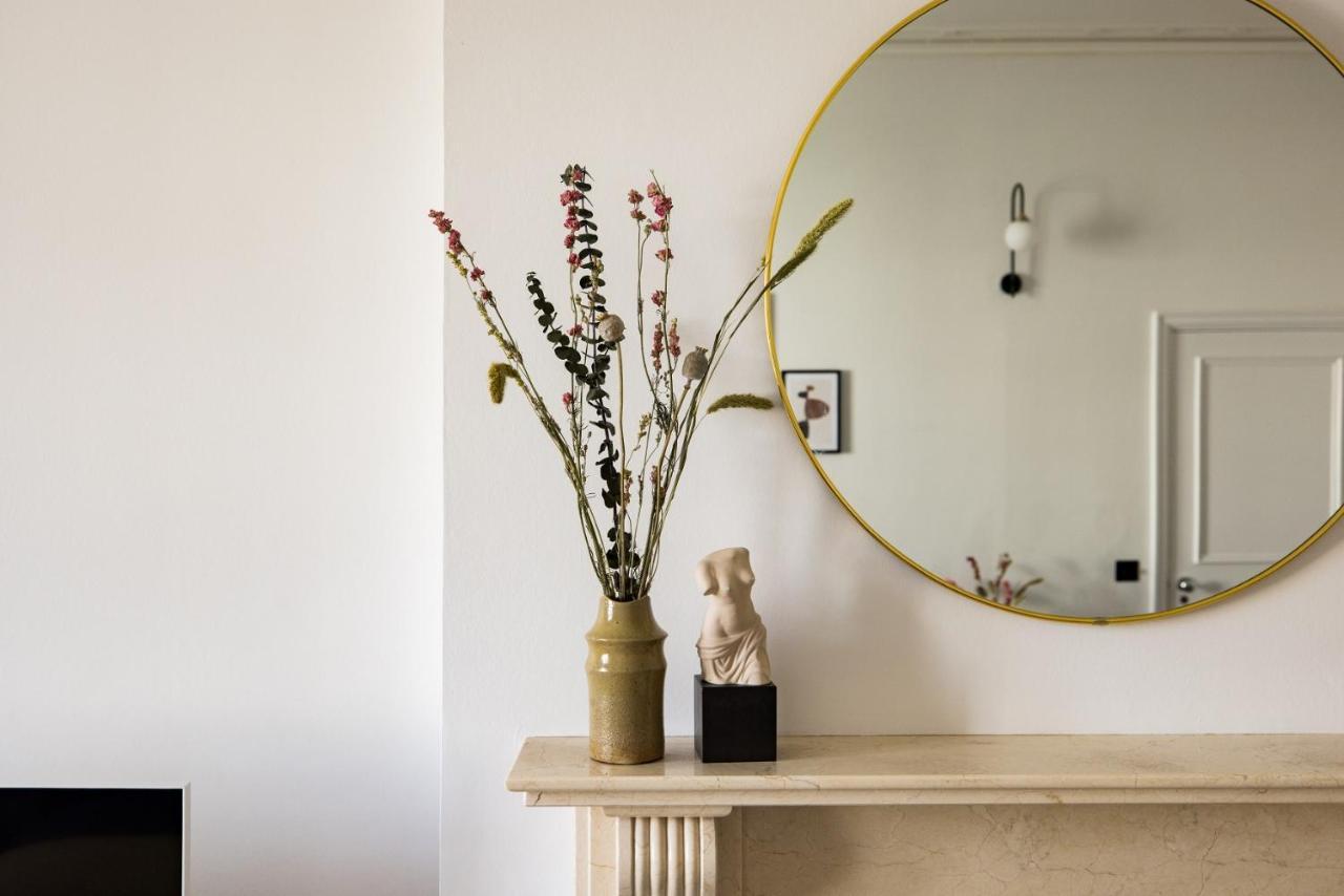 ロンドンThe Sussex Garden Retreat - Elegant 2Bdr Flatアパートメント エクステリア 写真
